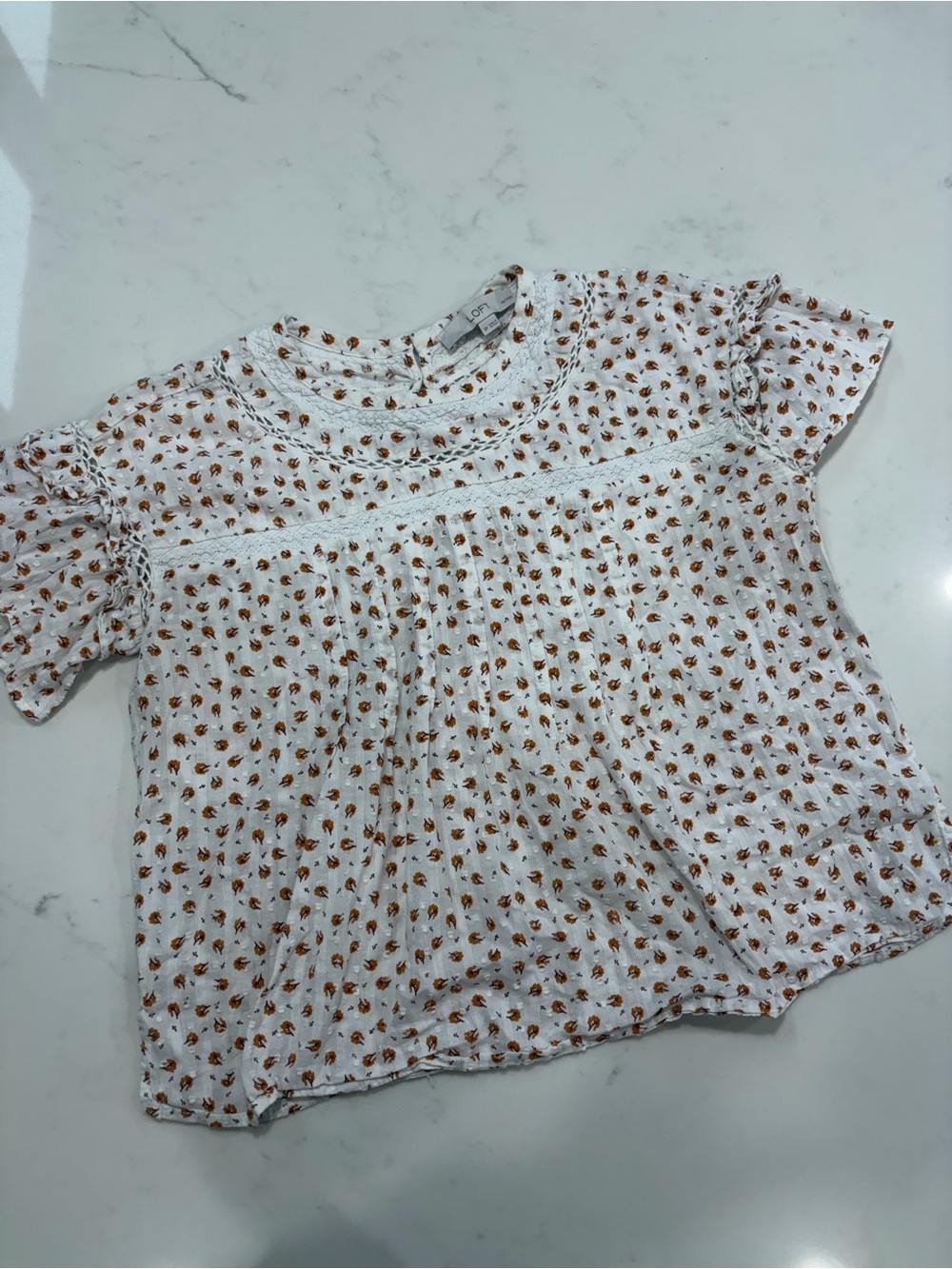 Title:
LOFT Petite Floral Swiss Dot Lace Flutter Sleeve Blouse SP